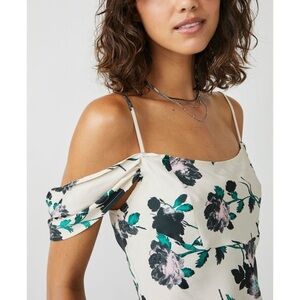 Free People Cassandra Floral-Print Off the Shoulder Top
Size Large